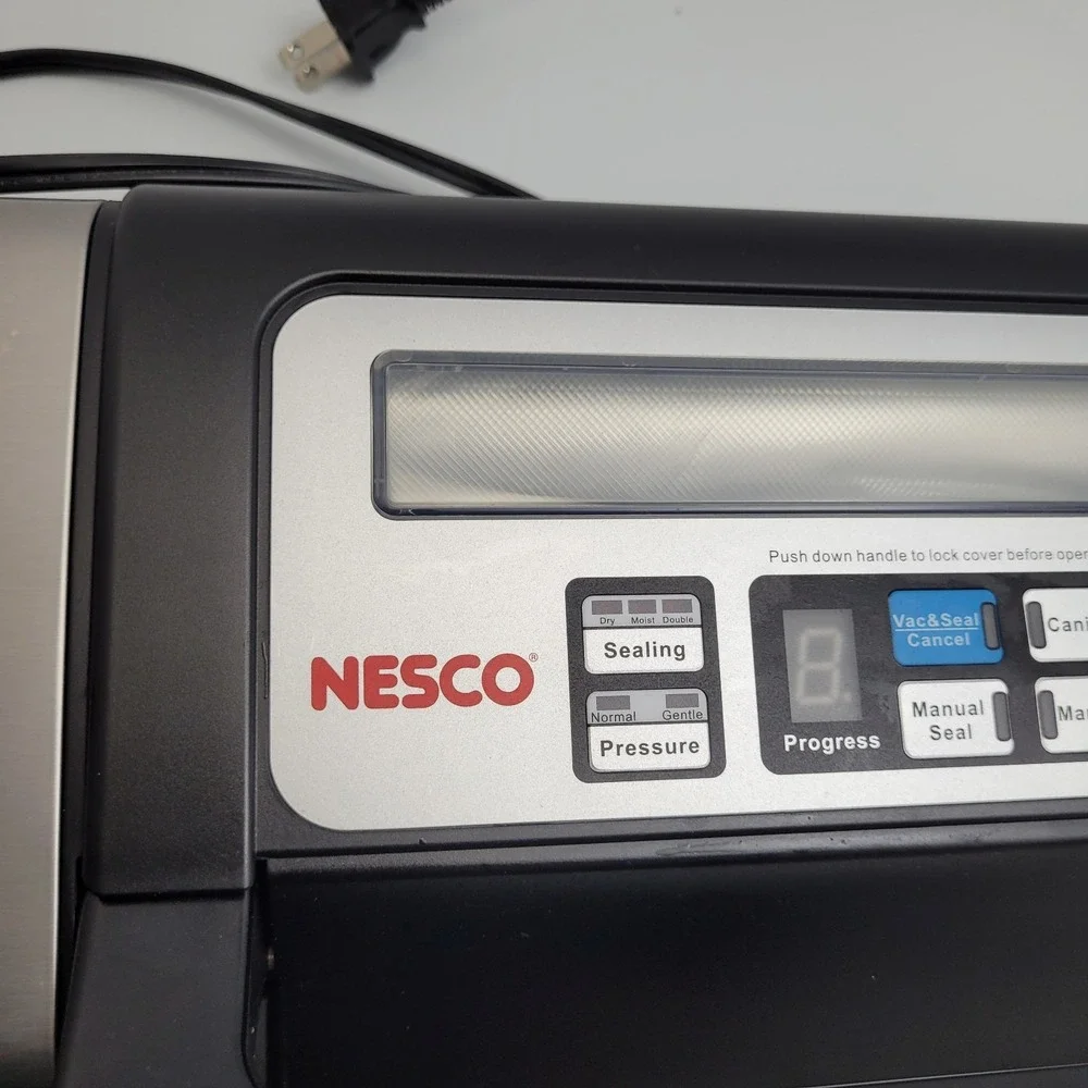 Nesco VS-12 Deluxe Vacuum Sealer 130 Watts Viewing Lid Compact TESTED